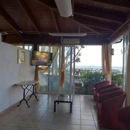 Bed & Breakfast Quadruple In - Just A Few Meters From The Sea