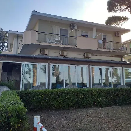 Quadruple In - Just A Few Meters From The Sea Bed & Breakfast