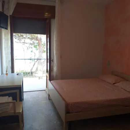 In Bb - Quadruple In - A Few Meters From The Sea Guest house