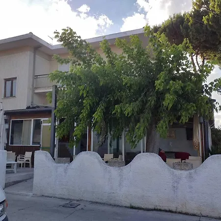 Quadruple In - Just A Few Meters From The Sea Frühstückspension Pineto